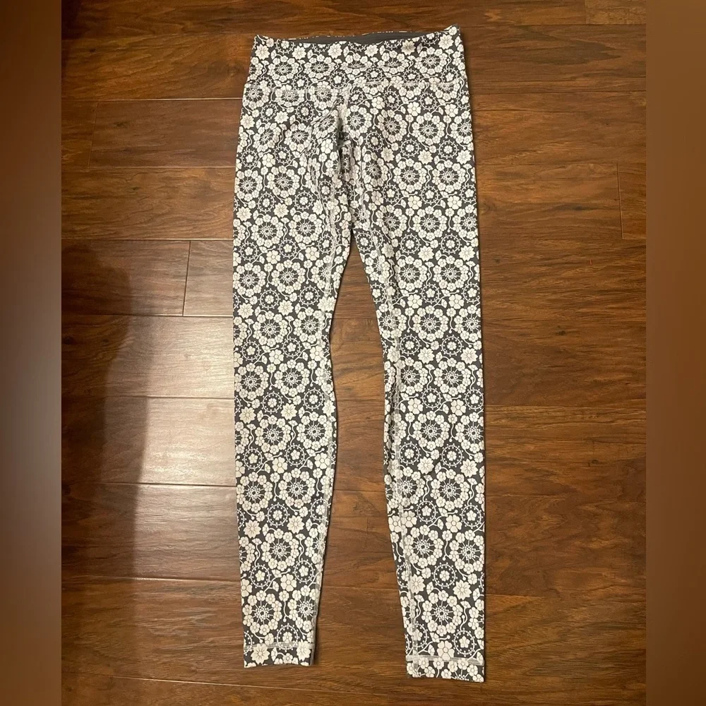 Lululemon Wunder Under Twiggy Floral Size 6